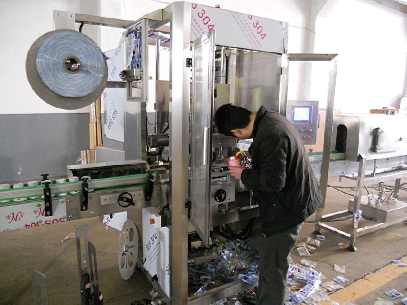 sleeve labeling machine with shrink tunnel China_Automatic_shrink_sleeve_labeling_machine_for_day_use