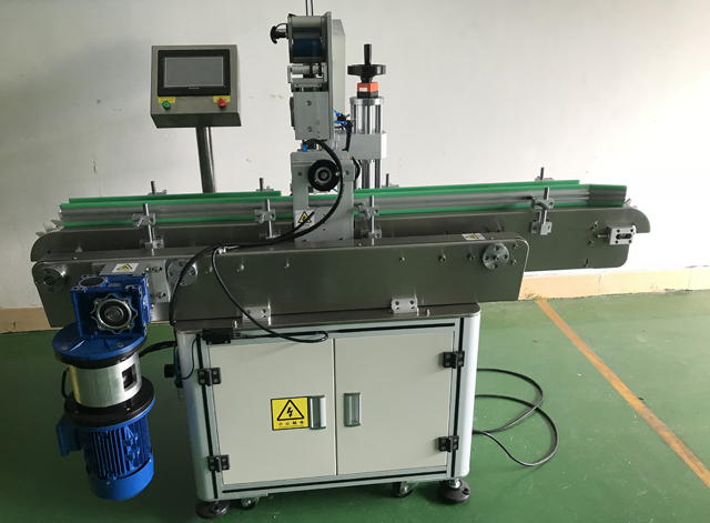 merke leppestift maskin customized.jpg