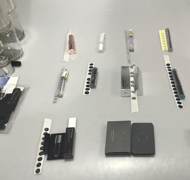 etiketter og leppestift kosmetiske produkter.jpg