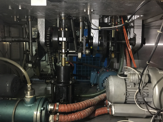 internal structure for filling sealing machines rør fylling forsegling inne i maskinen.jpg