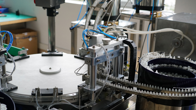 ROTARY fylling av væske i plastflasker.jpg