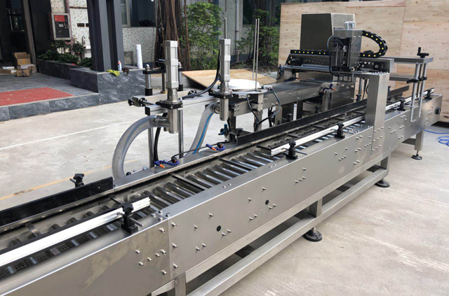 fylleolje bøttelokkmaskin.jpg