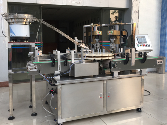 capping machine with 2 capping heads skrulokk utstyr semi automatisk.jpg