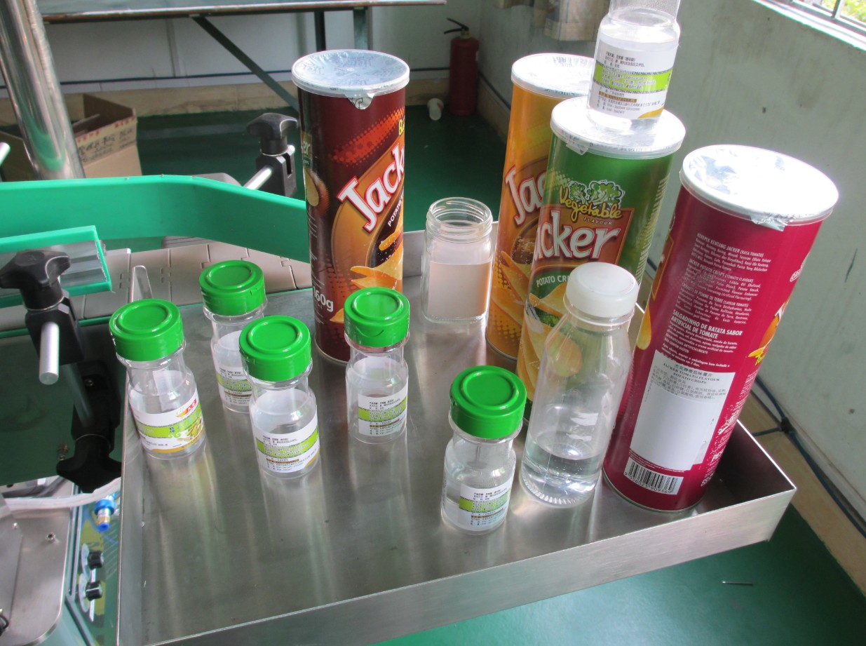 automatic vertical round bottle labeling equipment RUNDE DANNER LABELER ETIKETTIERMASCHINE.jpg