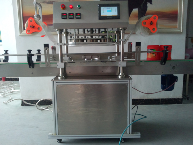 automatic three heads jars sealing equipment krukker forseglingsmaskin.jpg