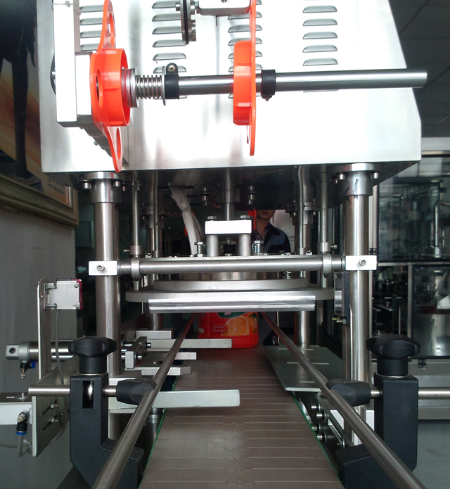 conveyor belt for jars sealing machine rulle for film loading.jpg