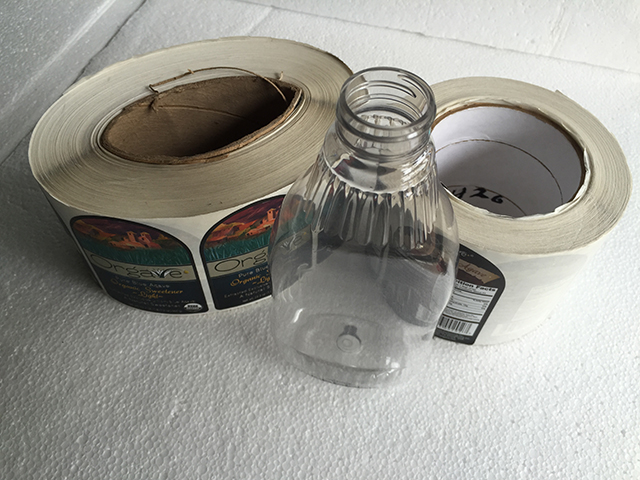 FLATE FLASKER merkemaskin ruller med etiketter (2).jpg