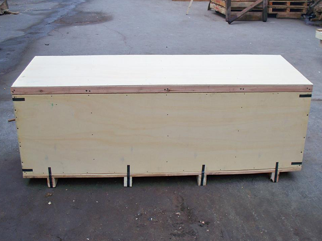 wooden case packaging machinery before shipping trekasse for fyllemaskiner.jpg