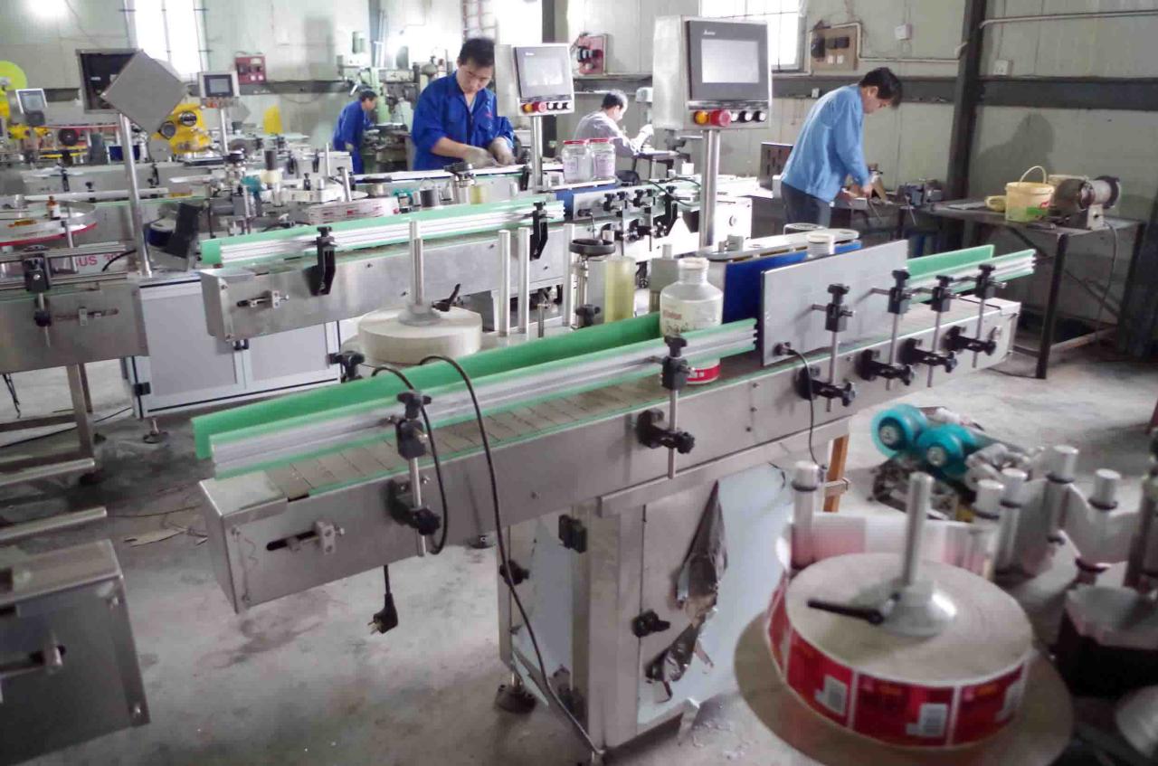 automatic labeling machine for bottles flaskemerkingsanlegg for manufacturing.jpg