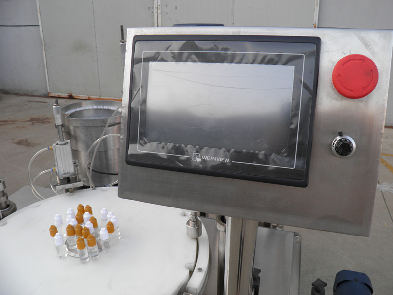 filling plugging capping labeling production line E flytende PLC flaskepåfyllingslokk labeling.jpg