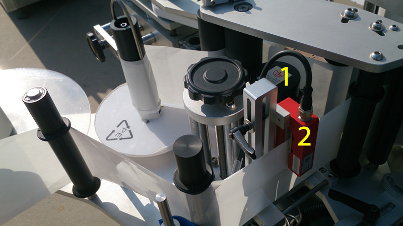 labeling machine for E liquid small bottles merking for E liquid close pictures.jpg