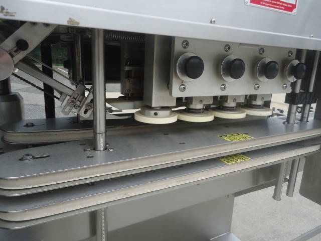 high speed linear screw capping machines høyhastighets skruekapper.jpg
