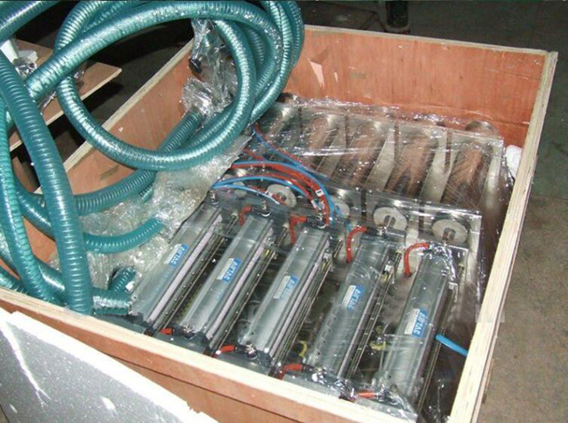 4 hoder fyllemaskin i trekasse.jpg