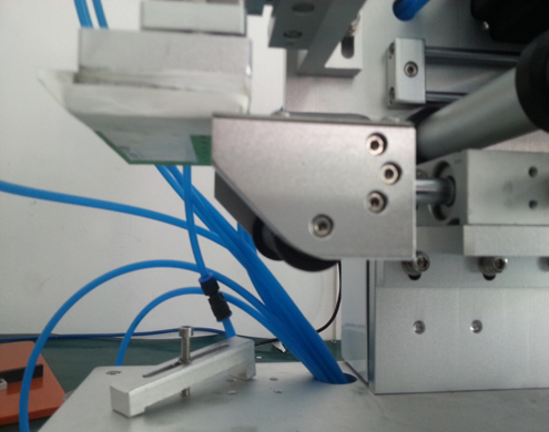 semi automatic flat bottles labeling equipment flat merkemaskin med PLC advanced (2).jpg