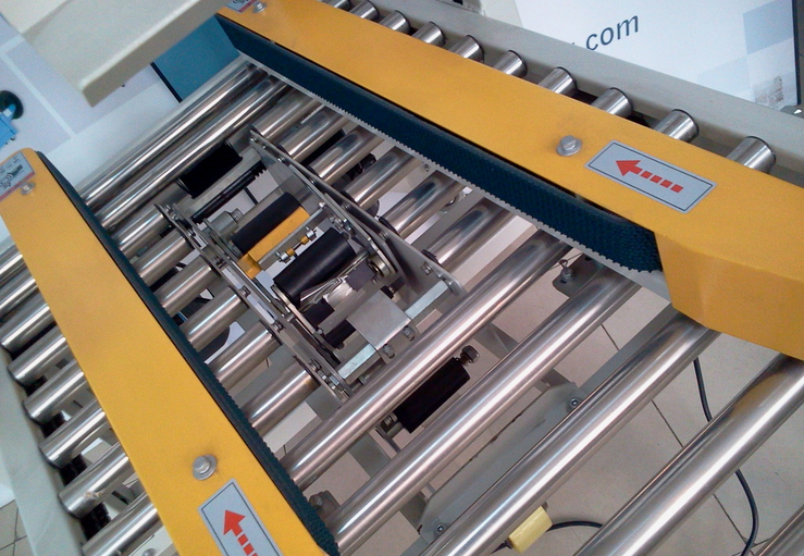 carton sealing stainless steel roll nærbilde for kartongforseglingsmaskin semi auto.jpg