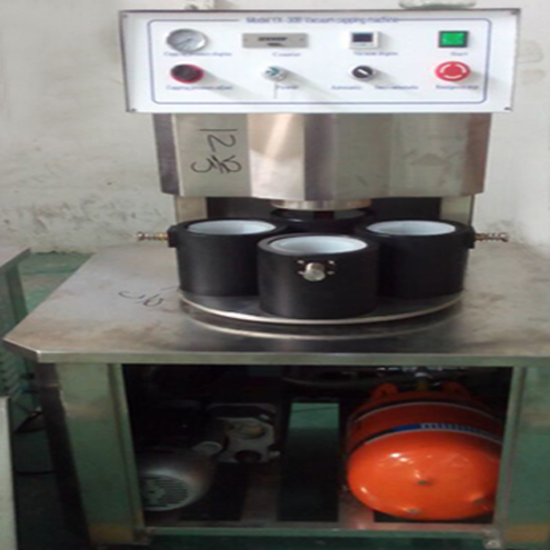 illustration of vacuum capping machine semi automatic illustrasjon for vakuumkapping.jpg