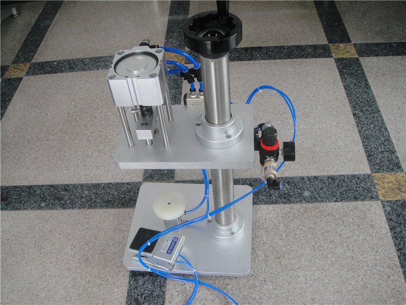 parfymeflaskelokk crimping machine.jpg