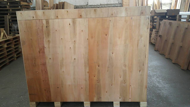 kartongforsegler i treetui.jpg