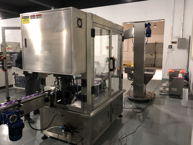 tegning av lokkende kremkrukker maskin (2).jpg